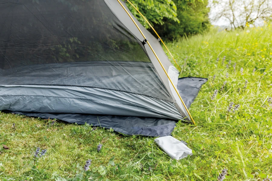 Cocoon Picnic Blanket/Tent Footprint Water Resistant Groundsheet 3 Cocoon Picnic Blanket/Tent Footprint Water Resistant Groundsheet - Image 3